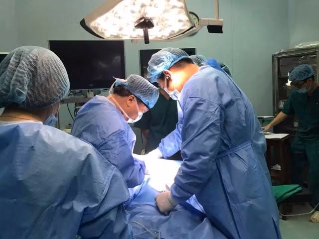 Phẫu thuật tuyến giáp thể tủy di căn cho bệnh nhi (BVCC).