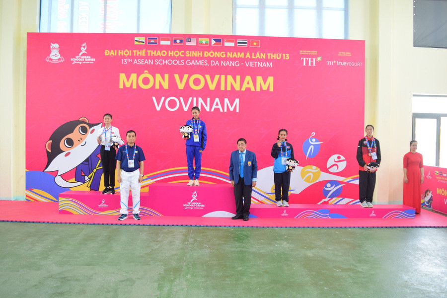 Vận động viên Nguyễn Đỗ Kim Yến của Đoàn Thể thao học sinh Việt Nam đoạt Huy chương Bạc.