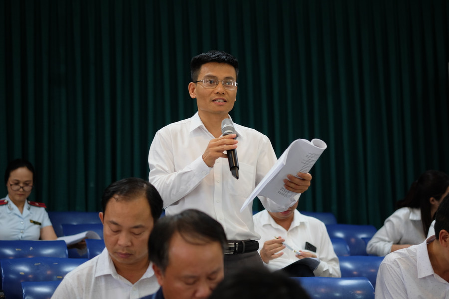 Cán bộ tham dự Hội nghị đặt một số câu hỏi về quá trình thanh tra, kiểm tra chấm thi tại Kỳ thi Tốt nghiệp THPT năm 2024. Cán bộ tham dự Hội nghị đặt một số câu hỏi về quá trình thanh tra, kiểm tra chấm thi tại Kỳ thi Tốt nghiệp THPT năm 2024.