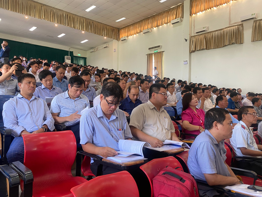 Cán bộ các Sở GD&ĐT, cơ sở Giáo dục Đại học trên toàn quốc tham gia Hội nghị. Cán bộ các Sở GD&ĐT, cơ sở Giáo dục Đại học trên toàn quốc tham gia Hội nghị.