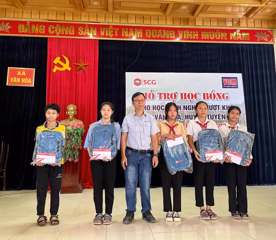 Thông qua những suất học bổng sẽ giúp các em học sinh tiếp tục nỗ lực, cố gắng học tập tốt.