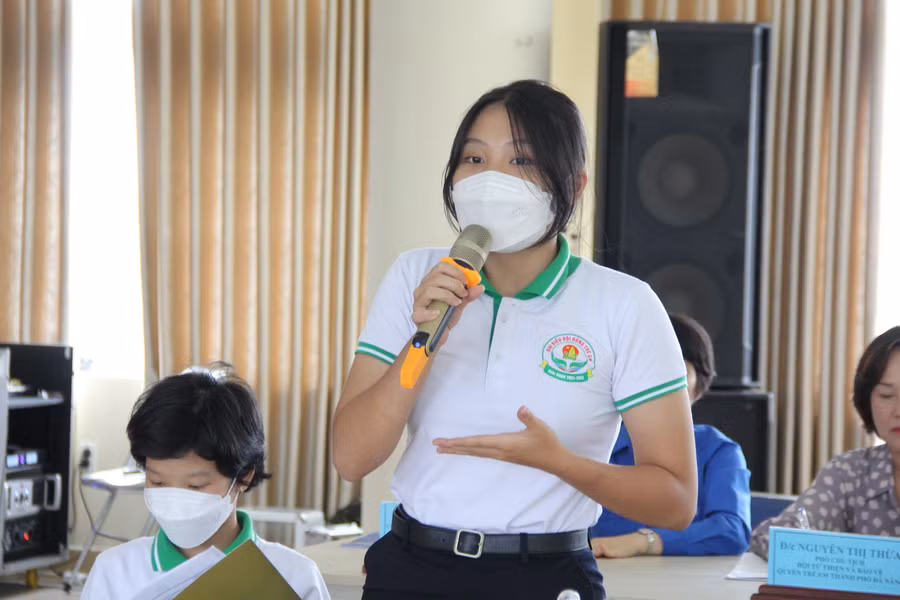 Học sinh nêu ý kiến tại Kỳ họp Hội đồng trẻ em thành phố lần thứ VII.