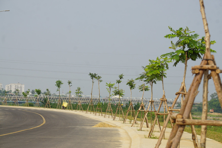 Đây là một trong những dự án giao thông trọng điểm của TP do Ban quản lý dự án đầu tư xây dựng các công trình giao thông Đà Nẵng làm chủ đầu tư kiêm quản lý dự án, Công ty CP Xây dựng công trình 545 là đơn vị thi công. Ảnh: Hoàng Vinh.