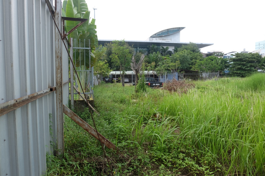 Sau nhiều năm, tại siêu dự án này vẫn toàn cỏ mọc. Các hạng mục như nhà cao tầng, căn hộ cấp, khu thương mại... vẫn không hề được triển khai xây dựng.