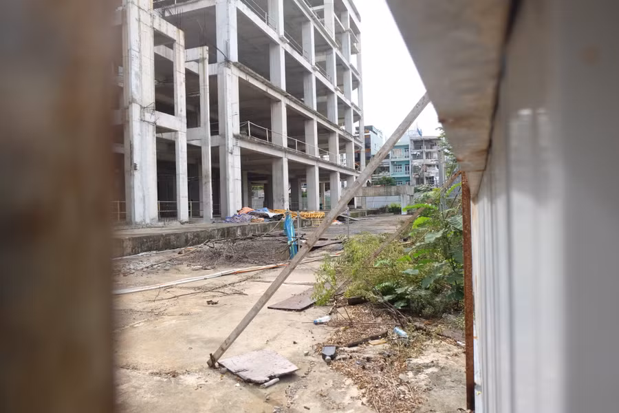 Năm 2019, Công ty CP Địa ốc Đông Á có công văn đề nghị chuyển nhượng toàn bộ dự án Golden Square nhưng đến nay chưa hoàn thiện.