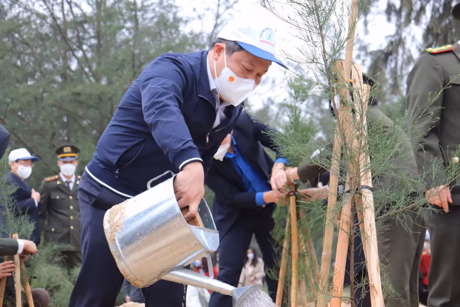UBND TP. Đồng Hới (Quảng Bình) phối hợp với Sở Nông nghiệp và Phát triển nông thôn tỉnh tổ chức phát động "Tết trồng cây đời đời nhớ ơn Bác Hồ " xuân Nhâm Dần năm 2022.