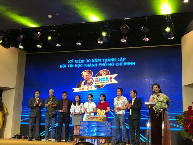 Lãnh đạo HCA trao kỷ niệm chương cho các tổ chức, cá nhân và đơn vị truyền thông tại buổi lễ. Lãnh đạo HCA trao kỷ niệm chương cho các tổ chức, cá nhân và đơn vị truyền thông tại buổi lễ.