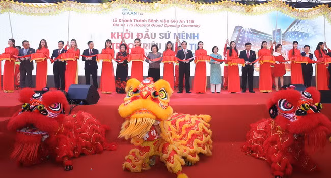 Quang cảnh buổi lễ cắt băng khánh thành BV Gia An 115.