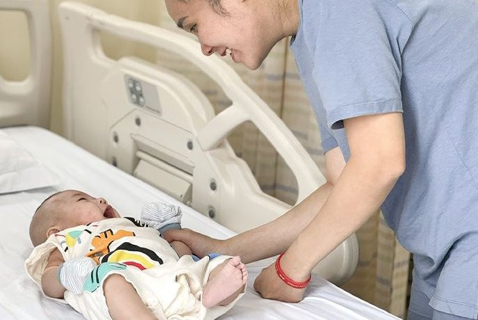 Sau 120 ngày chào đời bé tự đi vệ sinh, không còn khối u khổng lồ. (Ảnh: BVCC) Sau 120 ngày chào đời bé tự đi vệ sinh, không còn khối u khổng lồ. (Ảnh: BVCC)