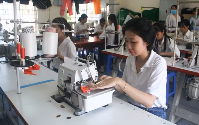 Mô hình trường nghề trong doanh nghiệp được xem là giải pháp hiệu quả trong gắn đào tạo với thị trường lao động