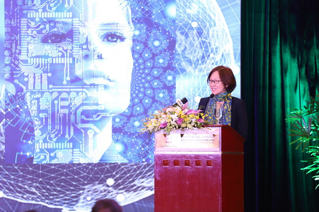 TS. Lesly Goh - Cố vấn Công nghệ cấp cao, Ngân hàng Thế giới báo cáo tham luận tại hội thảo.