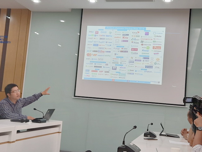 TS. Ngô Tấn Vũ Khanh - Giảng viên Khoa Công nghệ thông tin kinh doanh (UEH ) chia sẻ thông tin về khóa học. TS. Ngô Tấn Vũ Khanh - Giảng viên Khoa Công nghệ thông tin kinh doanh (UEH ) chia sẻ thông tin về khóa học.