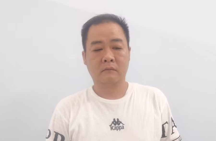 Đối tượng Đinh Văn Công Thanh tại cơ quan công an. Ảnh: Công an Đà Nẵng. 