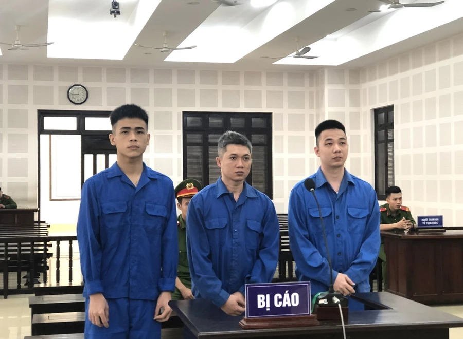 Các bị cáo tại phiên tòa. Ảnh: Trần Trang. 