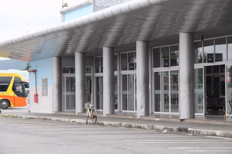 Khu vực lên tài vắng tanh trong ngày đầu mở cửa.