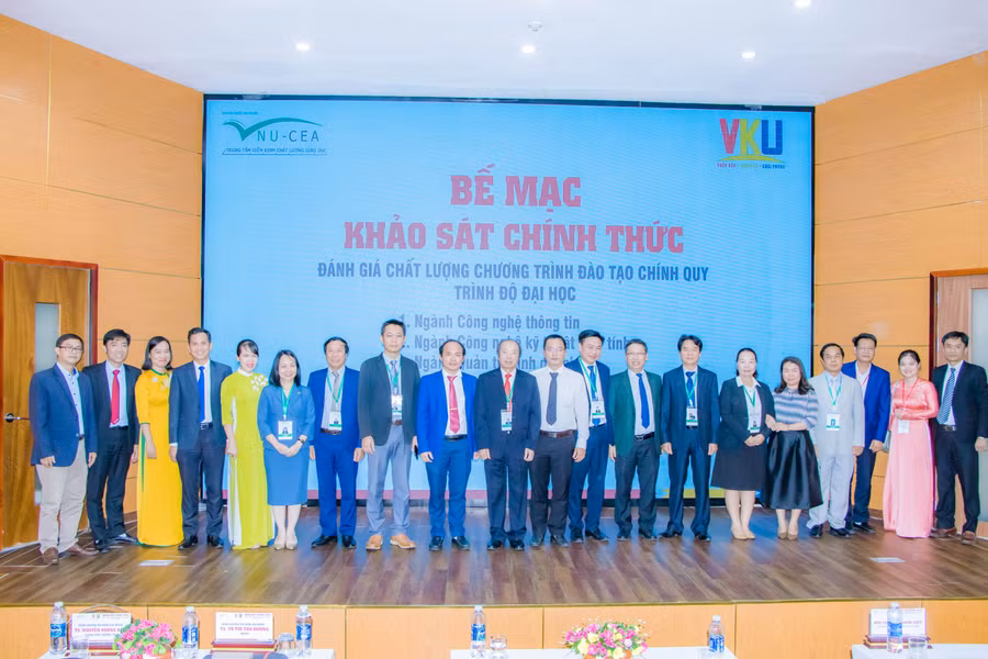 Sau 3 ngày, chương trình khảo sát đánh giá chất lượng chương trình đào tạo chính quy trình độ đại học tại Trường VKU - ĐH Đà Nẵng đã hoàn thành. Ảnh: Hoàng Vinh.