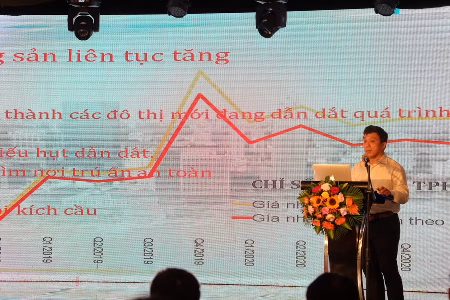 Các chuyên gia nêu ý kiến và nhận định tại hội thảo.