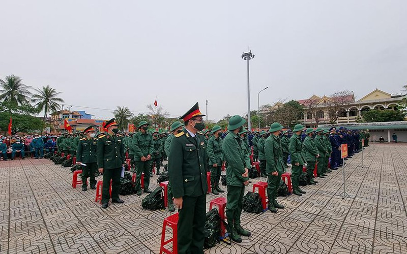 Tất cả công dân trúng tuyển nghĩa vụ quân sự đều đã được tiêm 2 mũi vắc xin phòng Covid-19 và xét nghiệm âm tính trước khi lên đường làm nhiệm vụ. Tất cả công dân trúng tuyển nghĩa vụ quân sự đều đã được tiêm 2 mũi vắc xin phòng Covid-19 và xét nghiệm âm tính trước khi lên đường làm nhiệm vụ.