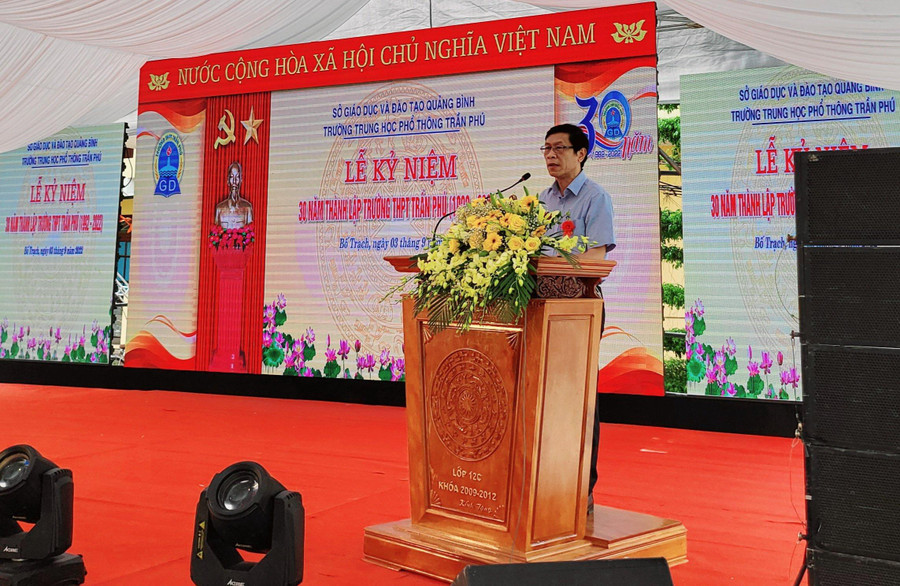 Ông Hồ Giang Long, Phó Giám đốc Sở GD&ĐT Quảng Bình. Ông Hồ Giang Long, Phó Giám đốc Sở GD&ĐT Quảng Bình.