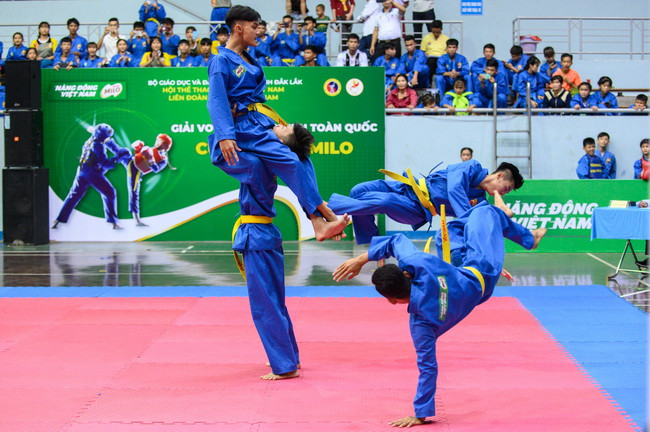 Màn biểu diễn của các vận động viên tại buổi khai mạc Màn biểu diễn của các vận động viên tại buổi khai mạc