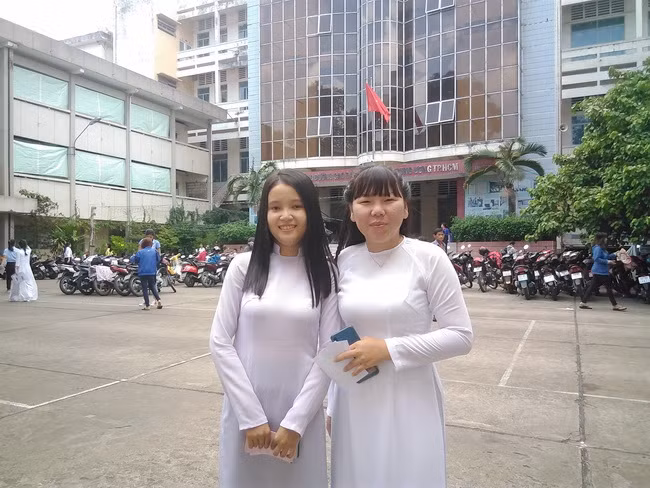 Thí sinh tự tin trước khi bước vào phòng thi