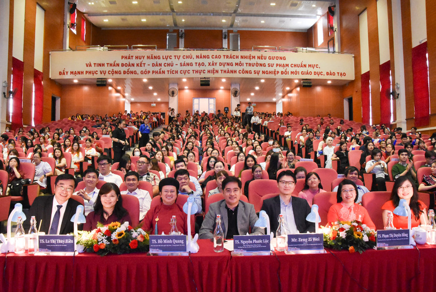 Gần 1000 cổ động viên đến tham gia, cổ vũ và đồng hành cùng các thí sinh. Gần 1000 cổ động viên đến tham gia, cổ vũ và đồng hành cùng các thí sinh.