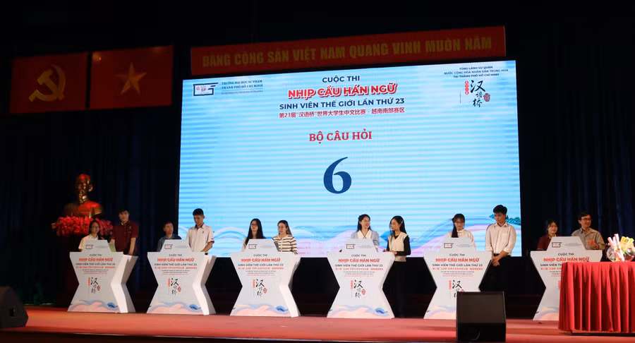 Các thí sinh tham gia phần thi trắc nghiệm khách quan.