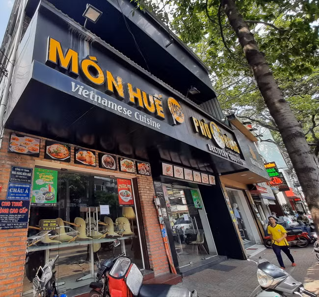Văn phòng Công ty TNHH Nhà hàng Món Huế trên đường Cao Thắng quận 3 cũng đóng cửa ngưng hoạt động nhiều ngày nay