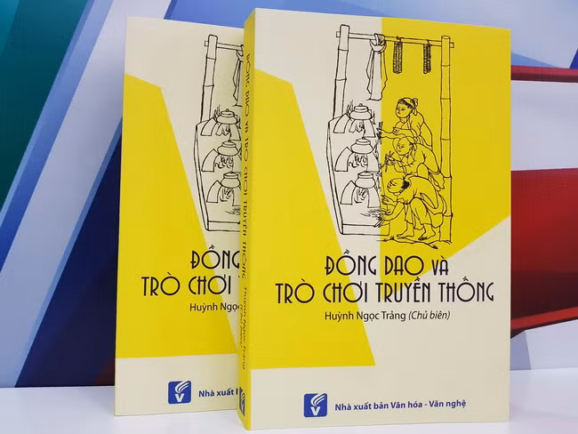 Sách mới Đồng dao và Trò chơi truyền thống.