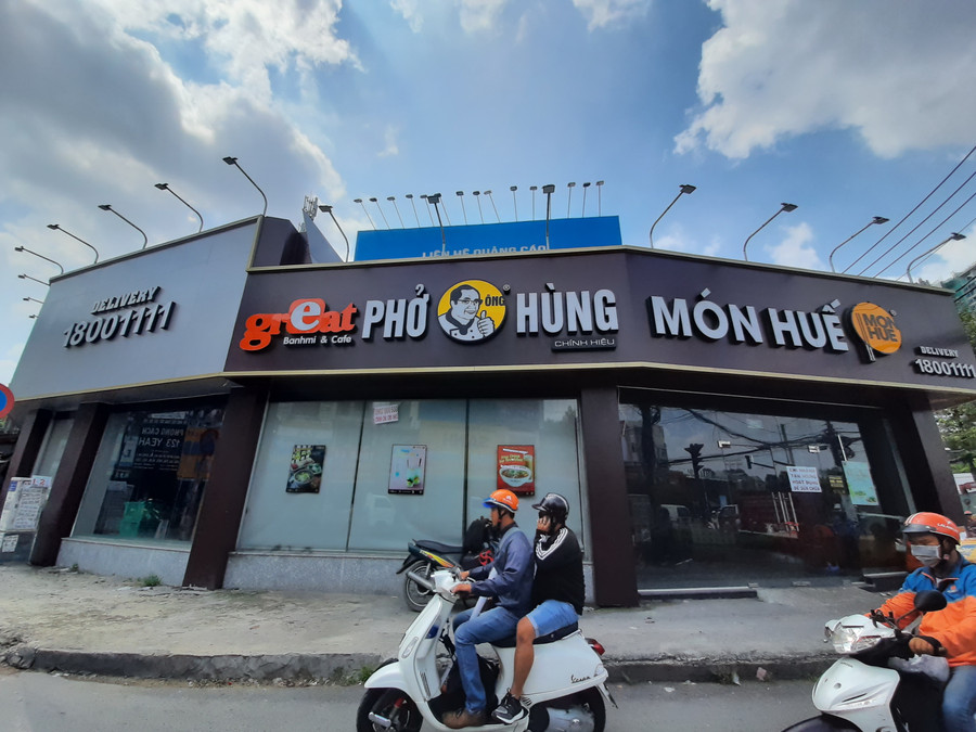 Chi nhánh tại ngã tư Thành Thái - Tô Hiến Thành (Quận 10 TP.HCM) cũng đóng cửa ngưng hoạt động. Chi nhánh tại ngã tư Thành Thái - Tô Hiến Thành (Quận 10 TP.HCM) cũng đóng cửa ngưng hoạt động.