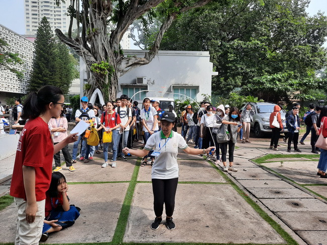 Các thí sinh tham gia môn nhảy dây