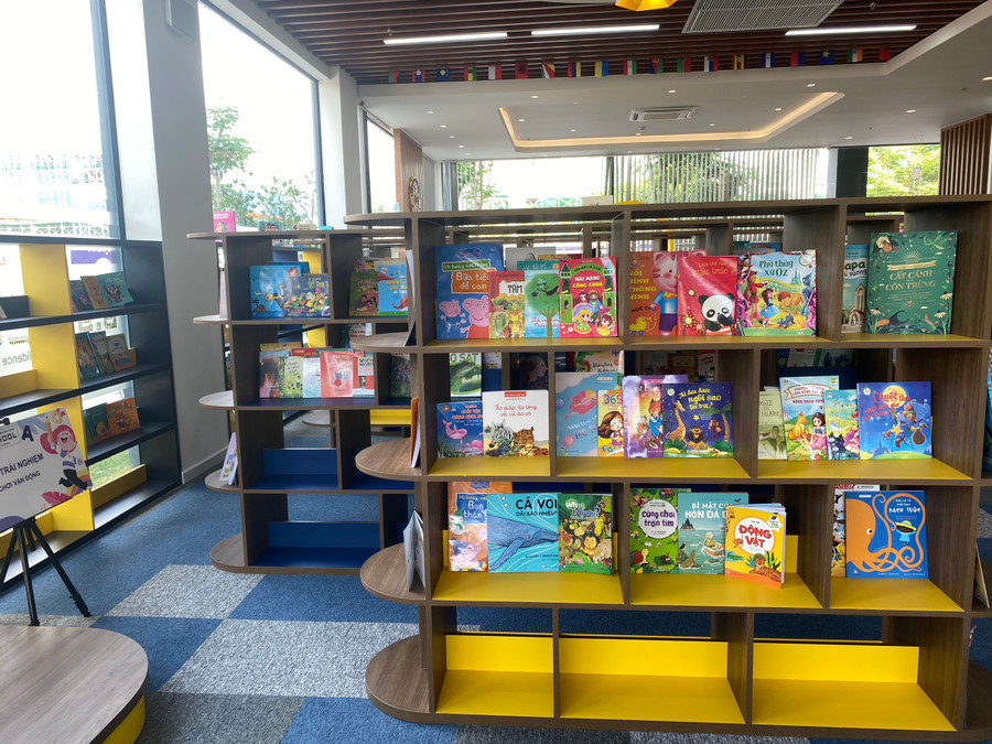 Sách truyện dành cho học sinh Trường liên cấp Tiểu học và THCS B.SCHOOL. (Ảnh: Cẩm Anh).