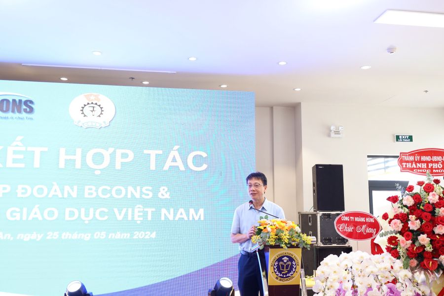 Ông Nguyễn Ngọc Ân - Chủ tịch Công đoàn Giáo dục Việt Nam phát biểu tại buổi lễ.