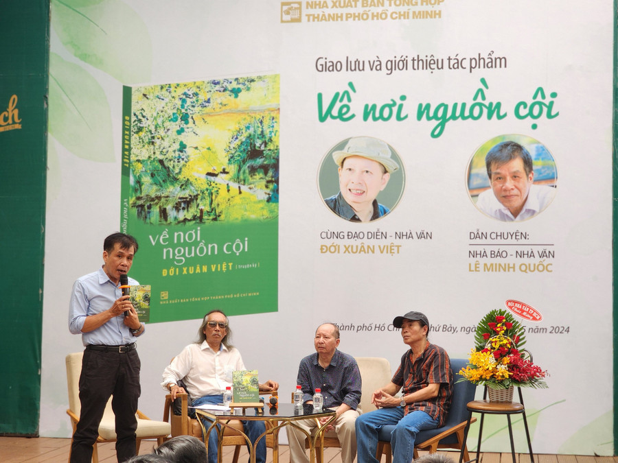 Buổi giao lưu với sự dẫn chuyện của nhà báo - nhà thơ Lê Minh Quốc, cùng hai vị khách mời là nhà văn Kao Sơn và nhà văn Bùi Quang Lâm. Buổi giao lưu với sự dẫn chuyện của nhà báo - nhà thơ Lê Minh Quốc, cùng hai vị khách mời là nhà văn Kao Sơn và nhà văn Bùi Quang Lâm.