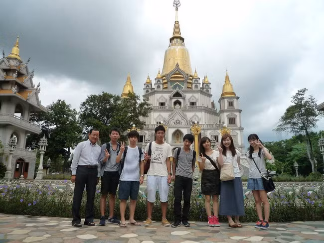 Sinh viên Nhật Bản tham gia chương trình Tìm hiểu Việt Nam do Trung tâm Đào tạo quốc tế (CIE) tổ chức. 