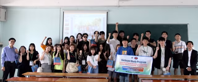 Sinh viên Đại học Hankyong - Hàn Quốc dành 1 tháng tham gia chương trình Tìm hiểu Việt Nam 2018.