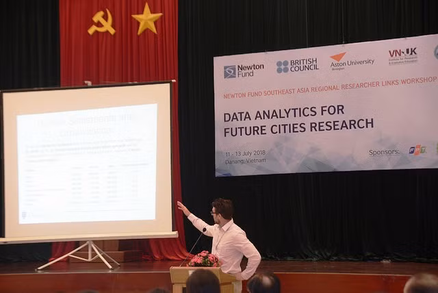 Diễn giả tại Hội thảo "Nghiên cứu phân tích dữ liệu cho Đô thị tương lai"