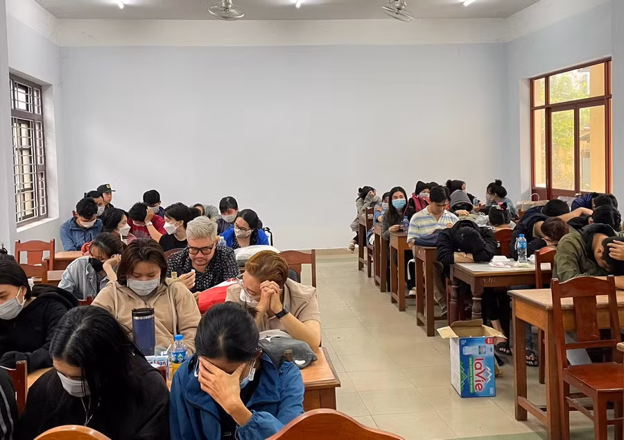 Gần 200 người bị bắt giữ vì liên quan đến đường dây cho vay lãi nặng. Ảnh: Công an.