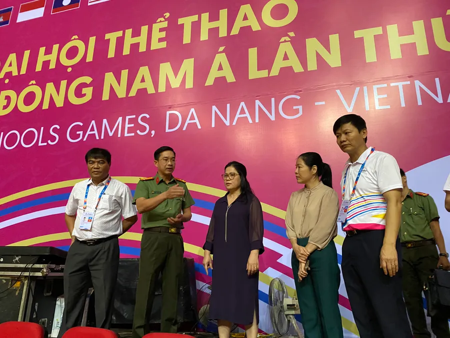Thứ trưởng Bộ GD&ĐT Nguyễn Thị Kim Chi đi kiểm tra công tác chuẩn bị Lễ khai mạc Đại hội Thể thao học sinh Đông Nam Á.