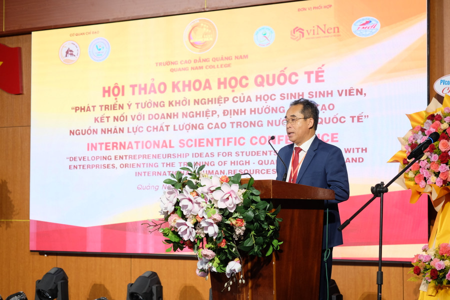 Ông Trần Anh Tuấn - Phó Chủ tịch UBND tỉnh Quảng Nam phát biểu tại hội thảo. Ông Trần Anh Tuấn - Phó Chủ tịch UBND tỉnh Quảng Nam phát biểu tại hội thảo.
