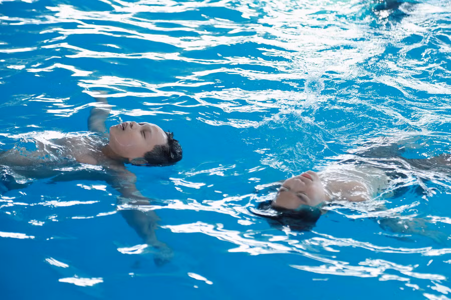 Các chiến sĩ nhí học kĩ năng phòng, chống đuối nước. Ảnh: Nguyễn Linh. Các chiến sĩ nhí học kĩ năng phòng, chống đuối nước. Ảnh: Nguyễn Linh.