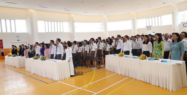 Quang cảnh lễ chào cờ.