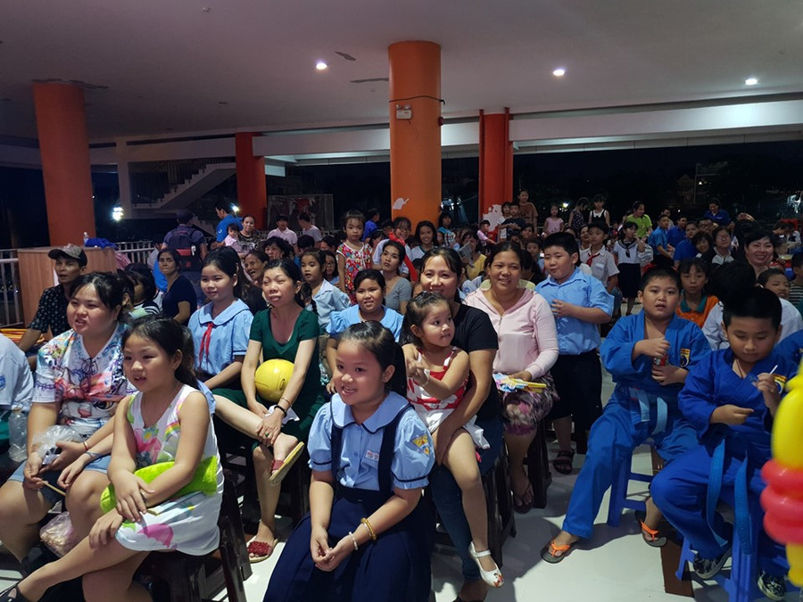 Rất đông các em thiếu nhi hào hứng tham dự sự kiện.