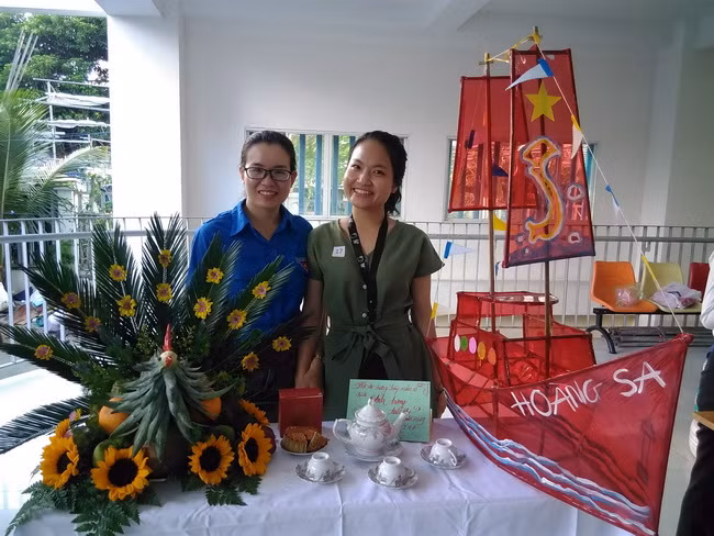 Những hình ảnh ý nghĩa và đẹp mắt mà các đội thể hiện với mâm cỗ Thu thu cùng chiếc lồng đèn tàu biển Việt Nam.