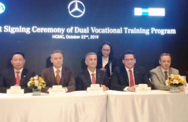Lần đầu tiên Mercedes Benz hợp tác đào tạo với trường nghề của Việt Nam