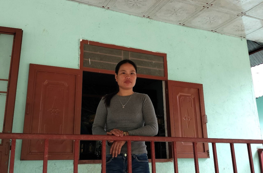 Chị Hồ Thị Mai, người dân Bằng La trong căn nhà của mình. Ảnh: Đại Chí. Chị Hồ Thị Mai, người dân Bằng La trong căn nhà của mình. Ảnh: Đại Chí.