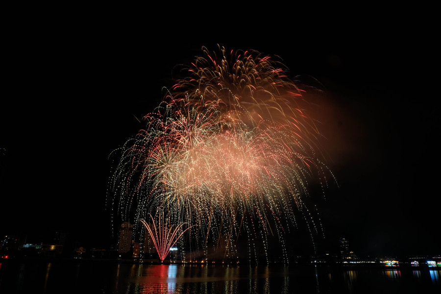 Đã tạo nên những dải ánh sáng khắc hoạ hiện tượng thiên nhiên đẹp đến gần như siêu thực. Ảnh: Hoàng Vinh. Đã tạo nên những dải ánh sáng khắc hoạ hiện tượng thiên nhiên đẹp đến gần như siêu thực. Ảnh: Hoàng Vinh.