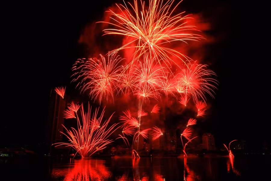 , niềm hi vọng bằng ngôn ngữ của ánh sáng điệu nghệ và âm nhạc đầy lôi cuốn. Ảnh: Hoàng Vinh.