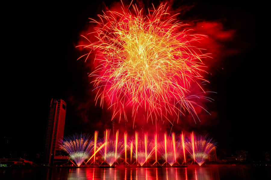 Màn trình diễn đã để lại một ấn tượng vô cùng sâu sắc cho hơn hàng ngàn khán giả có mặt tại đây. Ảnh: Hoàng Vinh. Màn trình diễn đã để lại một ấn tượng vô cùng sâu sắc cho hơn hàng ngàn khán giả có mặt tại đây. Ảnh: Hoàng Vinh.