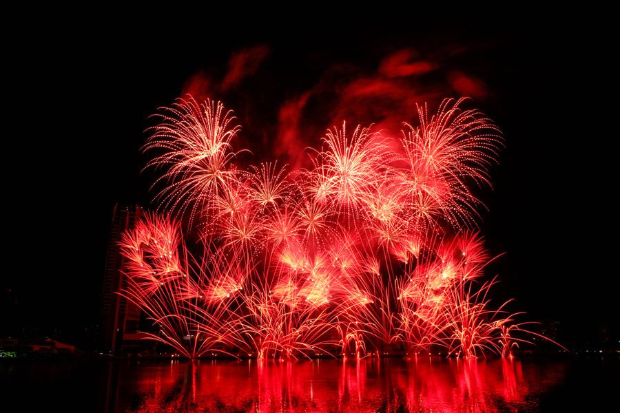 Mang chủ đề “Sắc màu hi vọng”, đội pháo đến từ nước Pháp đã khắc hoạ những câu chuyện về tình yêu. Ảnh: Hoàng Vinh. Mang chủ đề “Sắc màu hi vọng”, đội pháo đến từ nước Pháp đã khắc hoạ những câu chuyện về tình yêu. Ảnh: Hoàng Vinh.